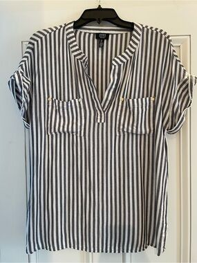 Jones New York Grey/Black & White Vertical Stripe Short-Sleeve Blouse